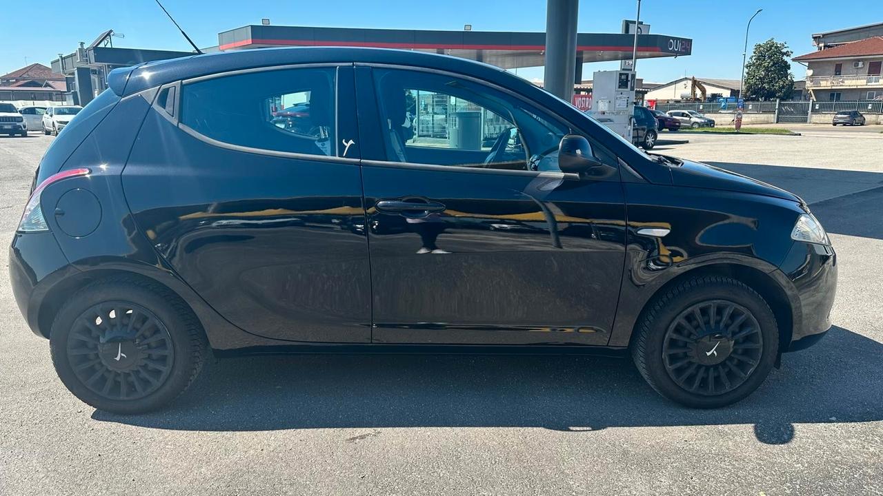 Lancia Ypsilon 1.2 69 CV 5 porte S&S Silver