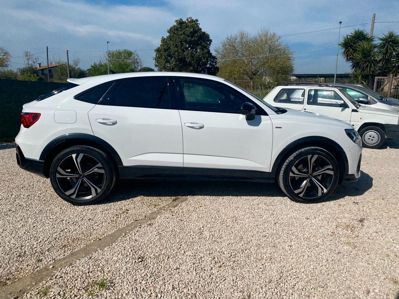 Audi Q3 SPB 35 TDI S tronic S line edition Identity Black