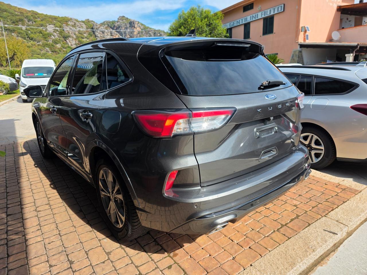 Ford Kuga 2.0 EcoBlue 120 CV aut. 2WD ST-Line autocarro 5 posti