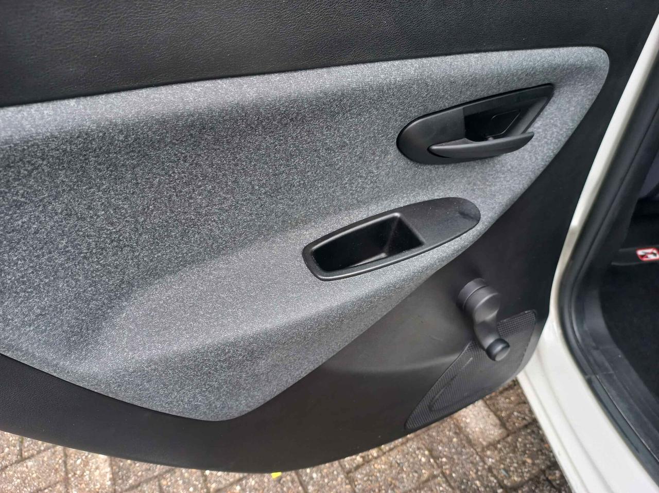 Lancia Ypsilon 1.0 FireFly 5 porte S&S Hybrid Ecochic Silver