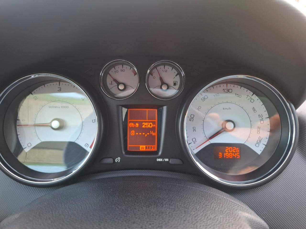 Peugeot 308 1.6 HDi 110CV 5p. Féline (6 Marce)