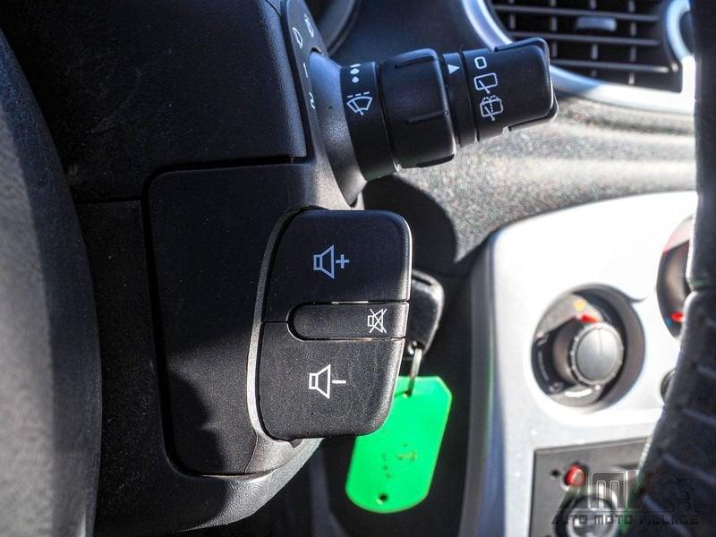 Renault Clio 1.2 16V TCE 100CV 3 p. Rip Curl