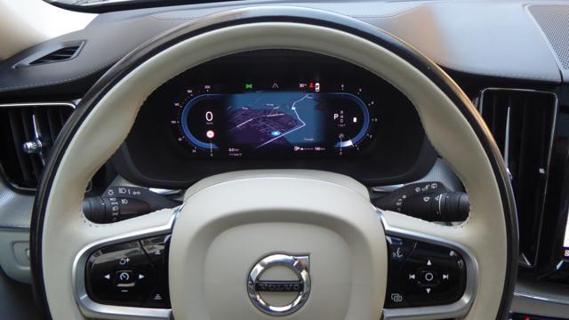 VOLVO XC60 B4 (d) AWD automatico Plus Bright