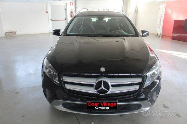 MERCEDES-BENZ GLA 200 d Automatic Premium