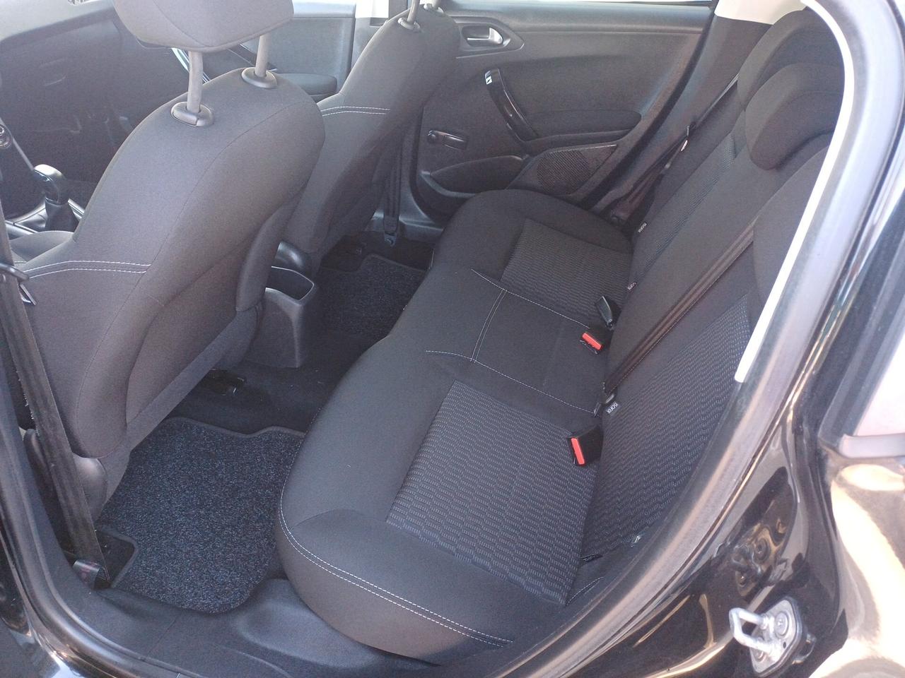 Peugeot 208 PureTech 82 5 porte Allure