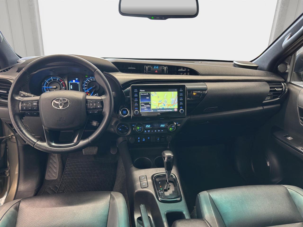 Toyota Hilux 2.8 d double cab Invincible 4wd auto