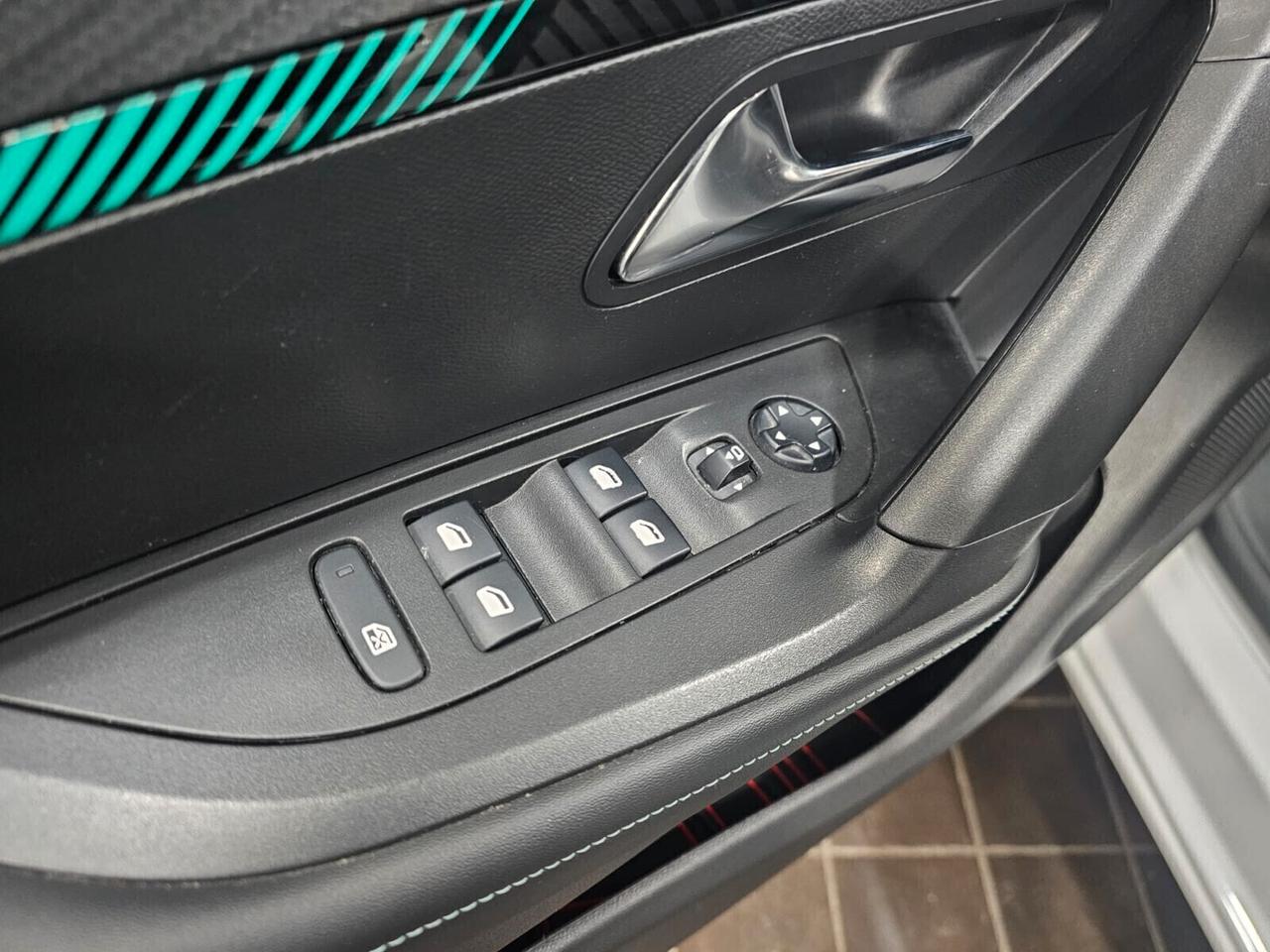 NUOVA PEUGEOT 2008 ALLURE PACK 1.5 BLUEHDI 131CV EAT8 F1