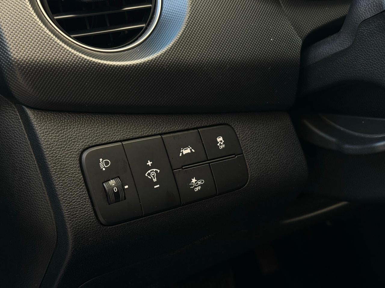 Hyundai i10 1.0 Tech Connect Pack automatica 67 cv