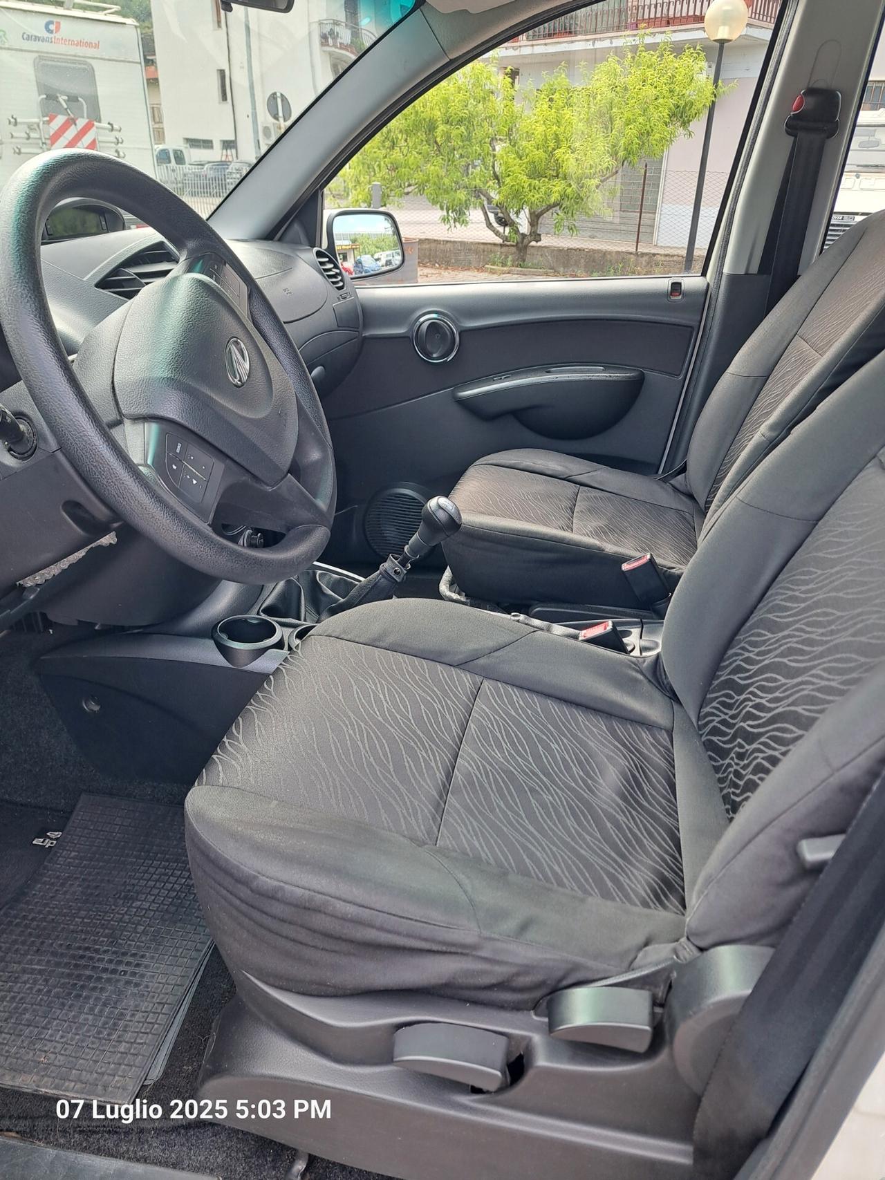Mahindra Quanto C8 2.2 4WD N1