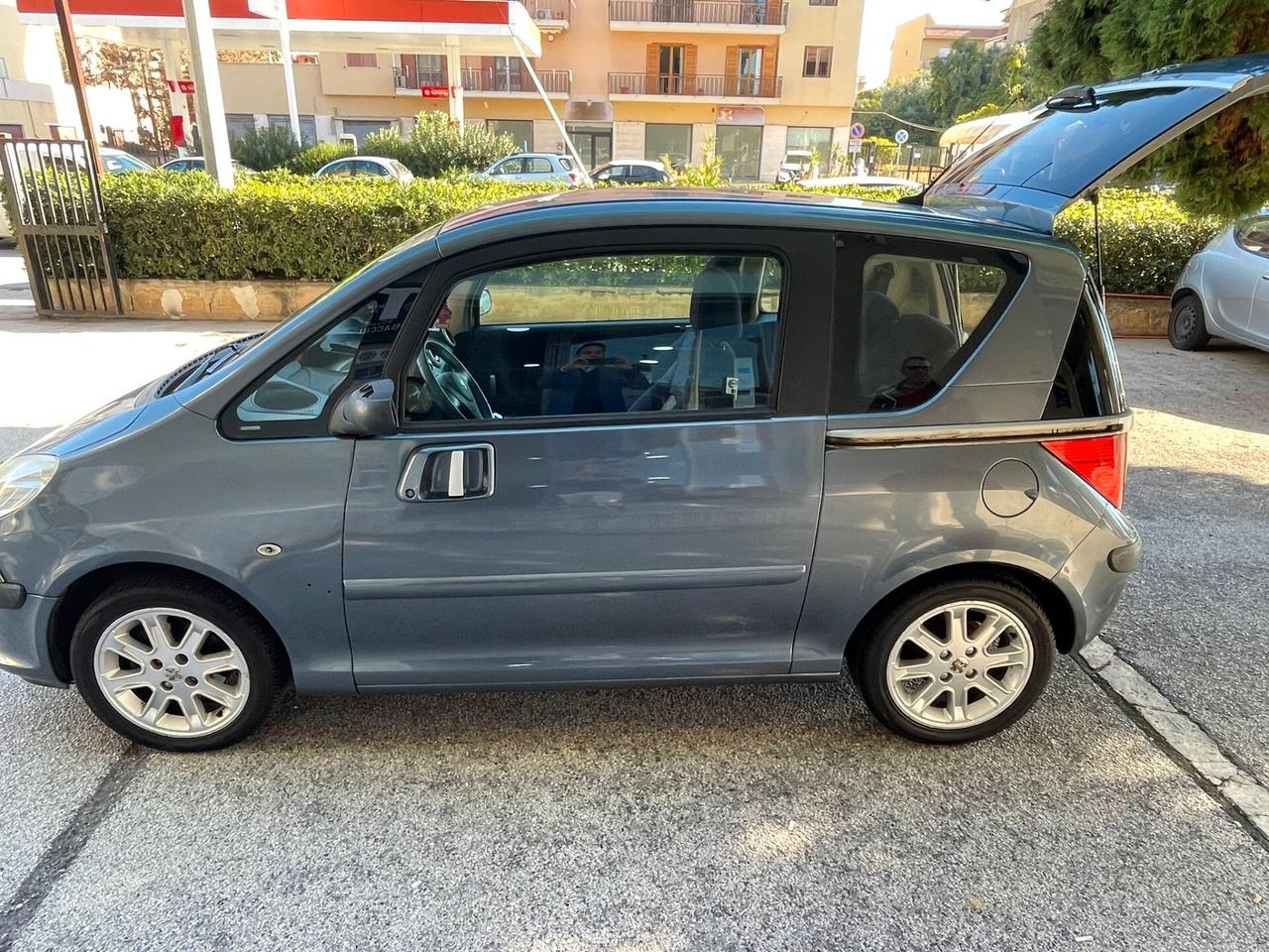 Peugeot 1007 1.4 HDi Happy