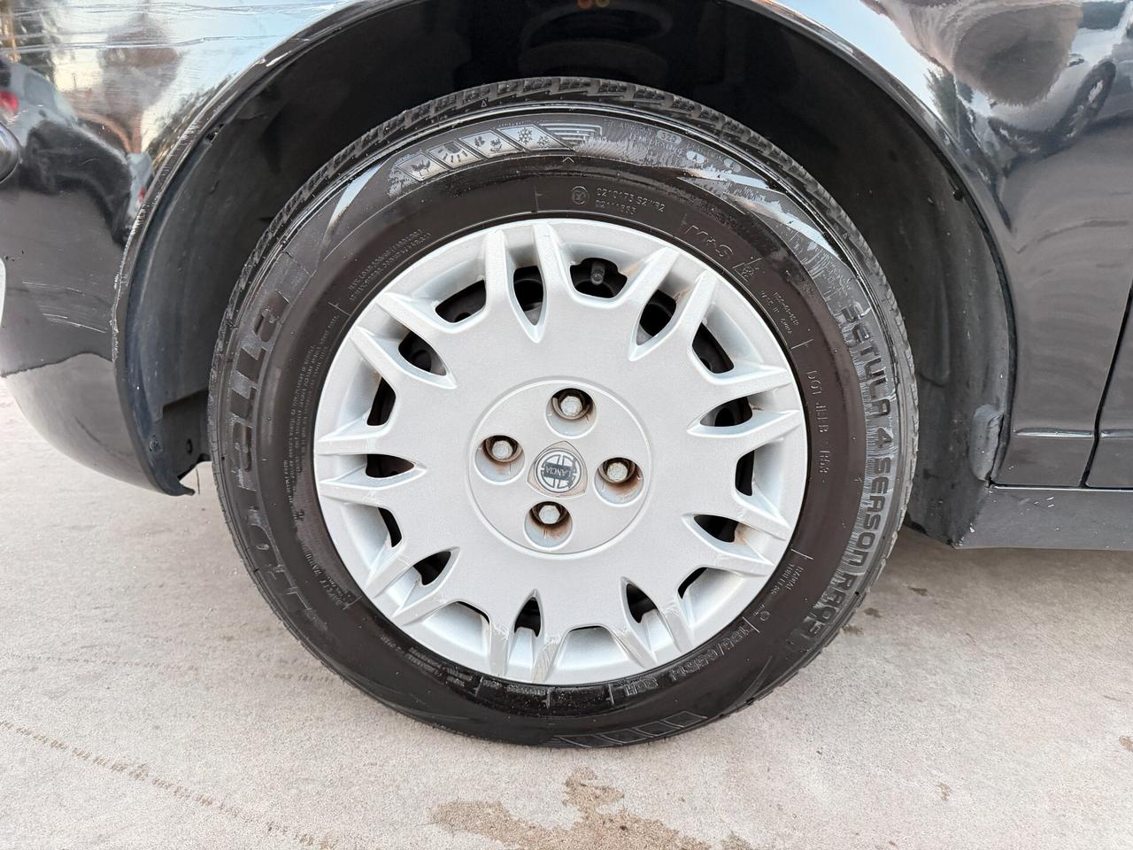 Lancia Ypsilon 1.2 Oro Bianco