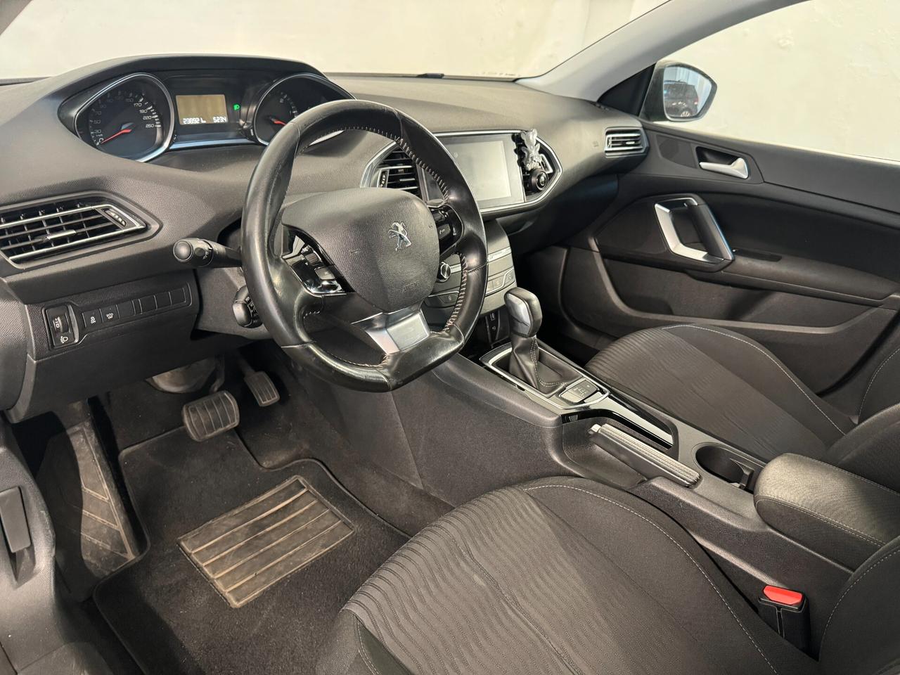Peugeot 308 BlueHDi S&S EURO6 SW AUTOMATIC.