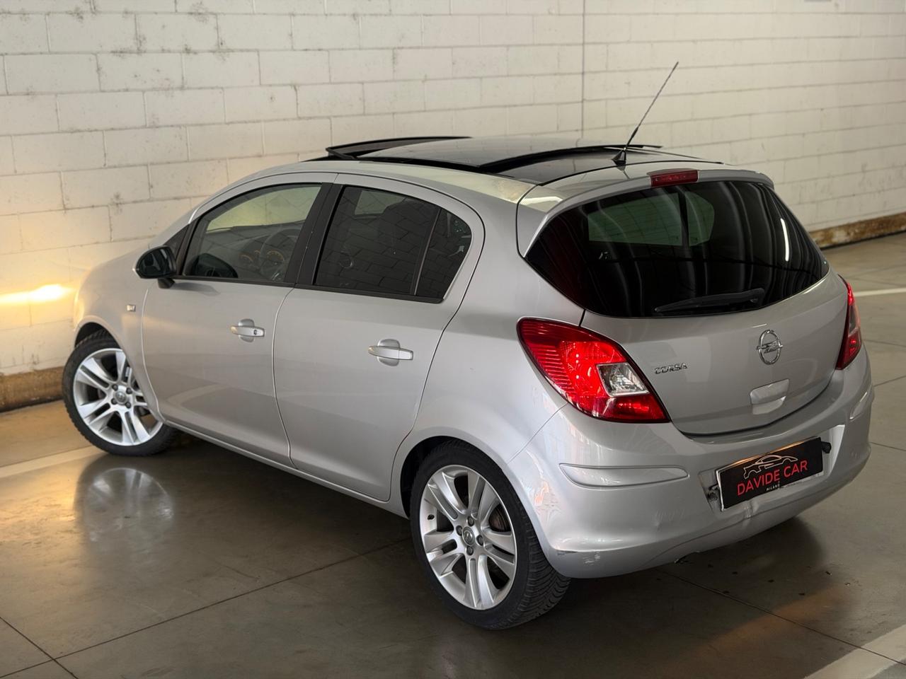 Opel Corsa 1.2 5 porte Club