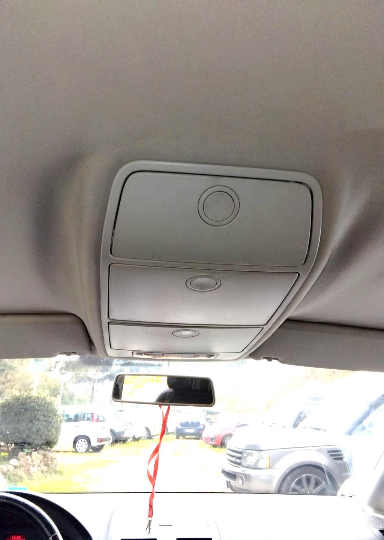 Volkswagen Touran 7 POSTI