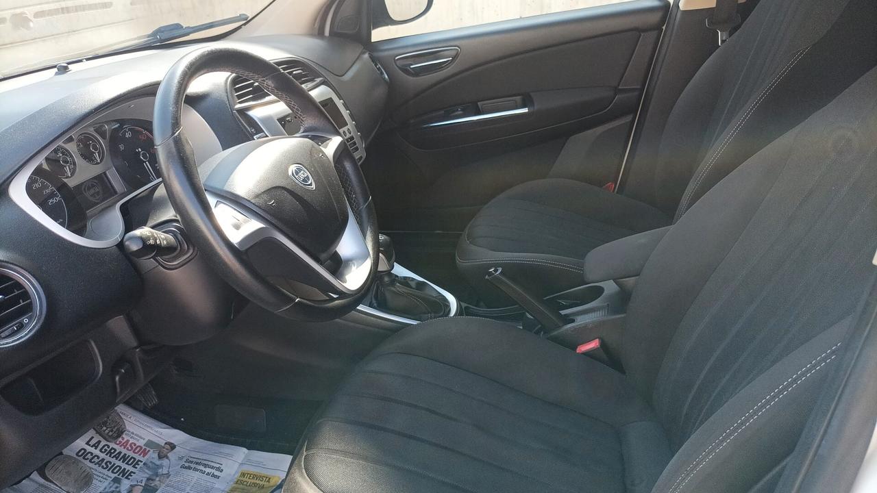 Lancia Delta 1.6 MJT DPF 105 CV Silver