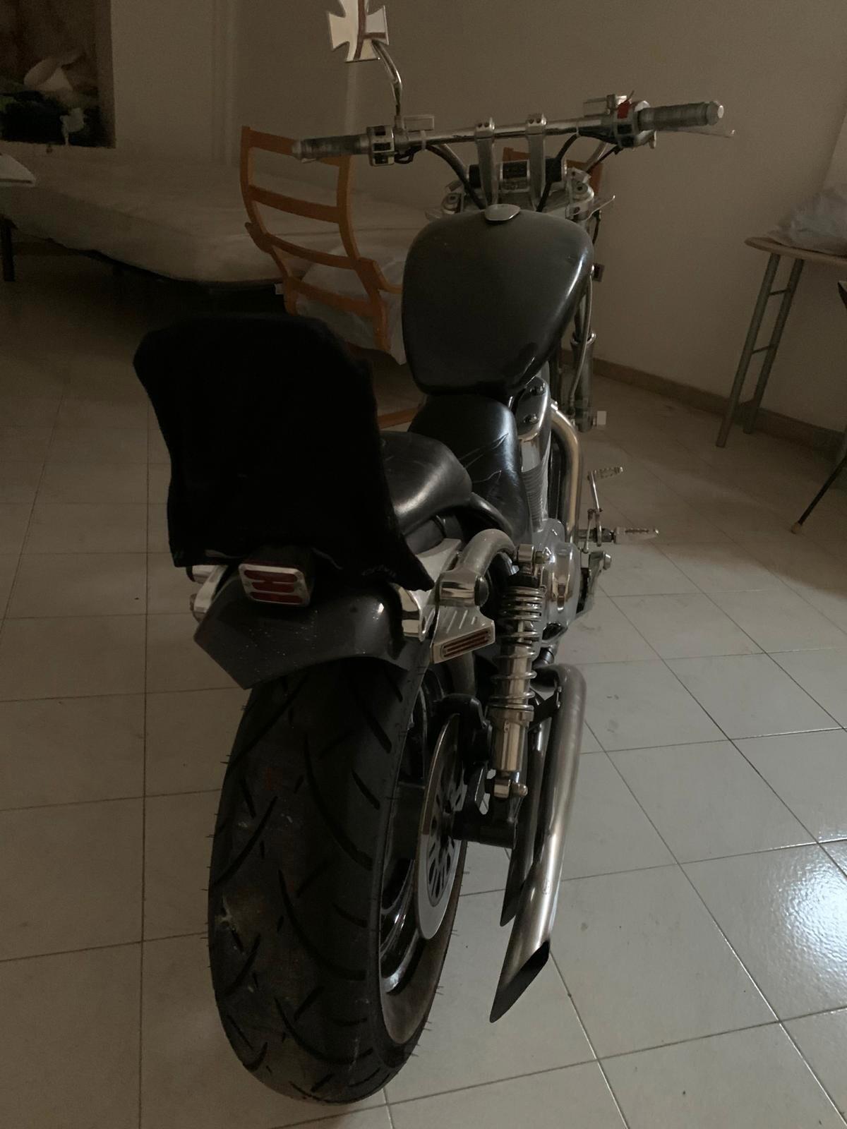 suzuki intruder 1400