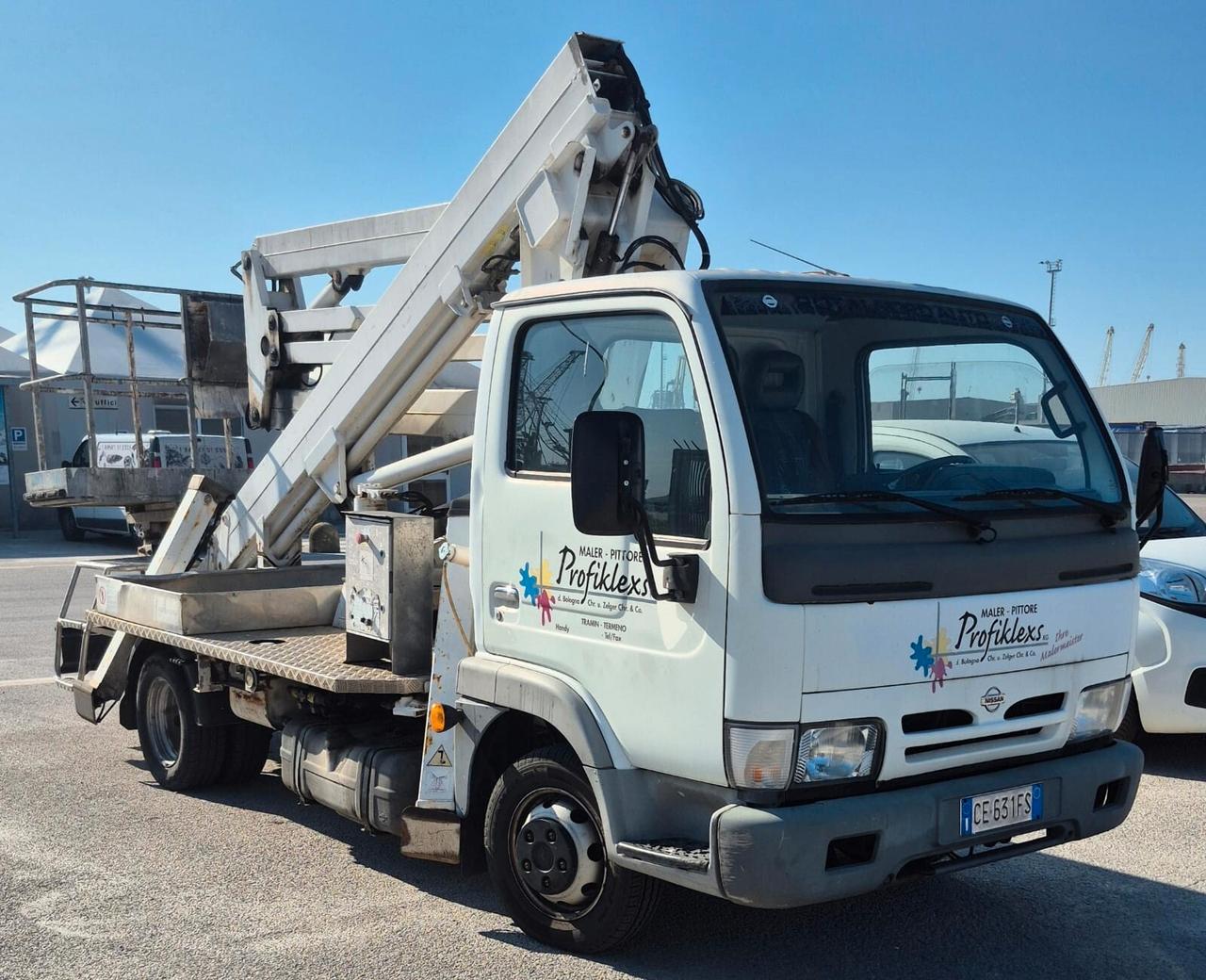 Nissan cestello piattaforma aerea 20mt