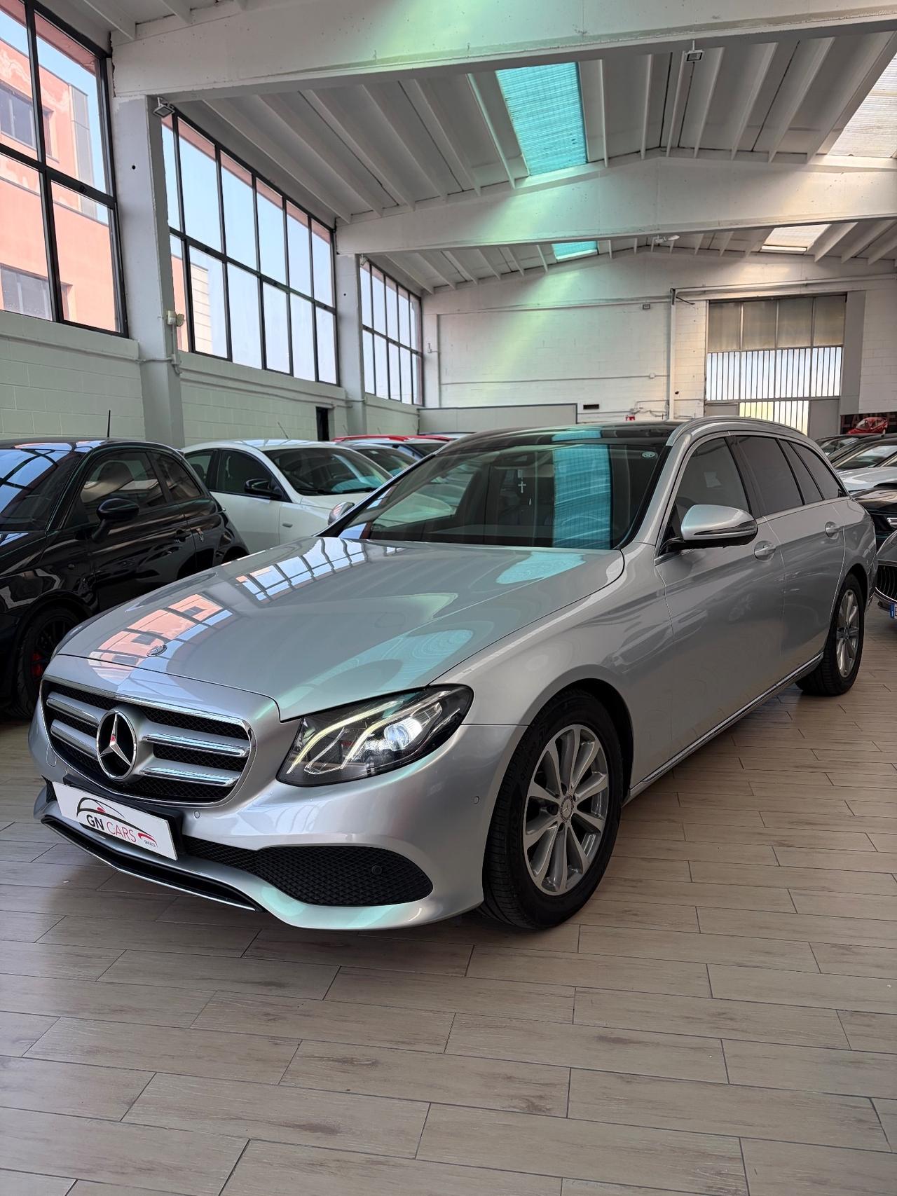 Mercedes-benz E 220 4 Matic Premium Plus