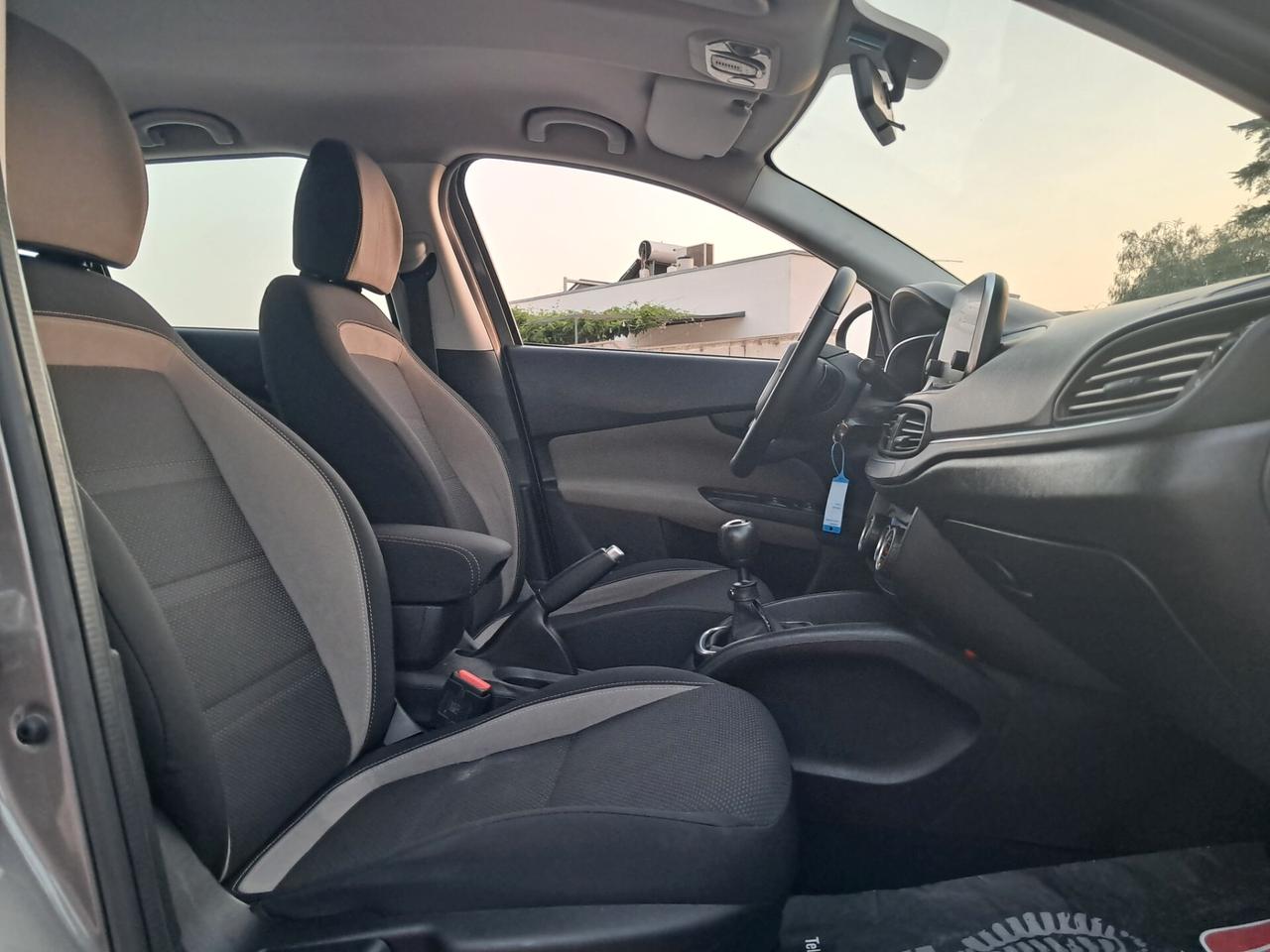 Fiat Tipo 1.6Mtj 120cv-Lounge*NAVI*LED*CRUISE
