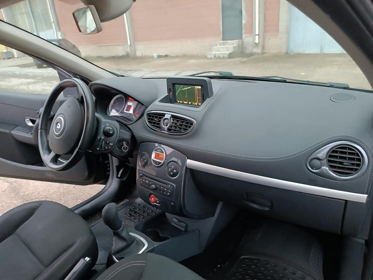 Renault Clio 2011---1.1 Benzina