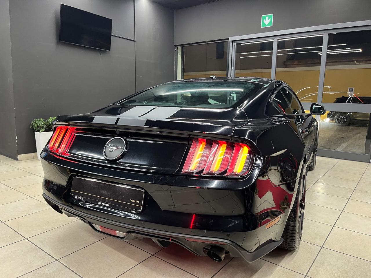 Ford Mustang Fastback 2.3 EcoBoost aut. total black