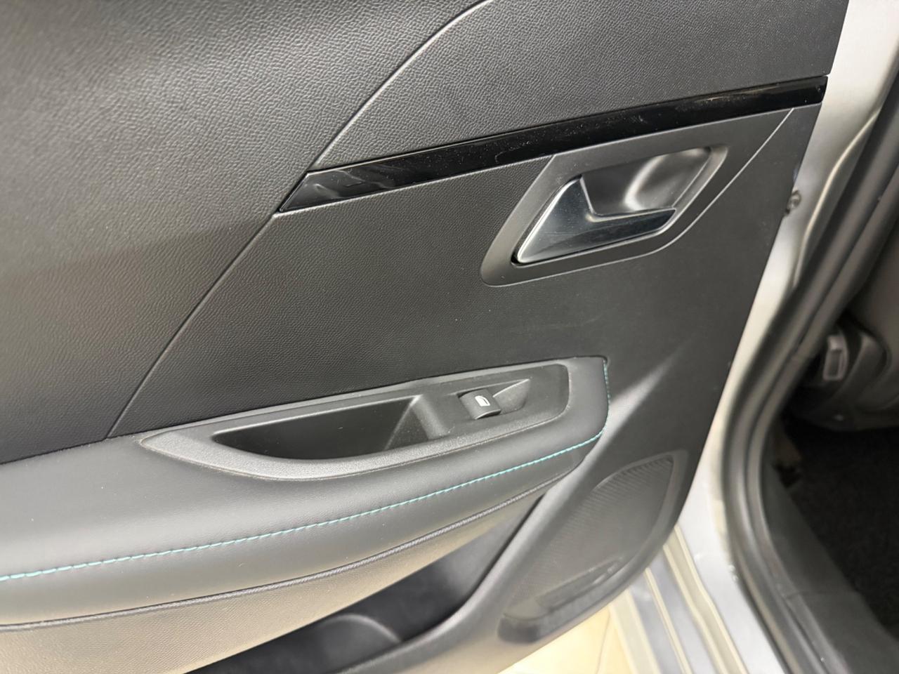 Peugeot 208 PureTech 100 Stop&Start 5 porte GT Line