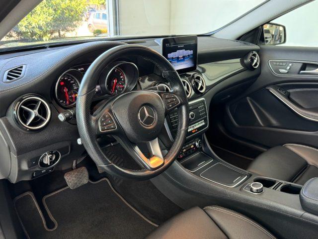 MERCEDES-BENZ GLA 180 Automatic Premium AMG Night Edition