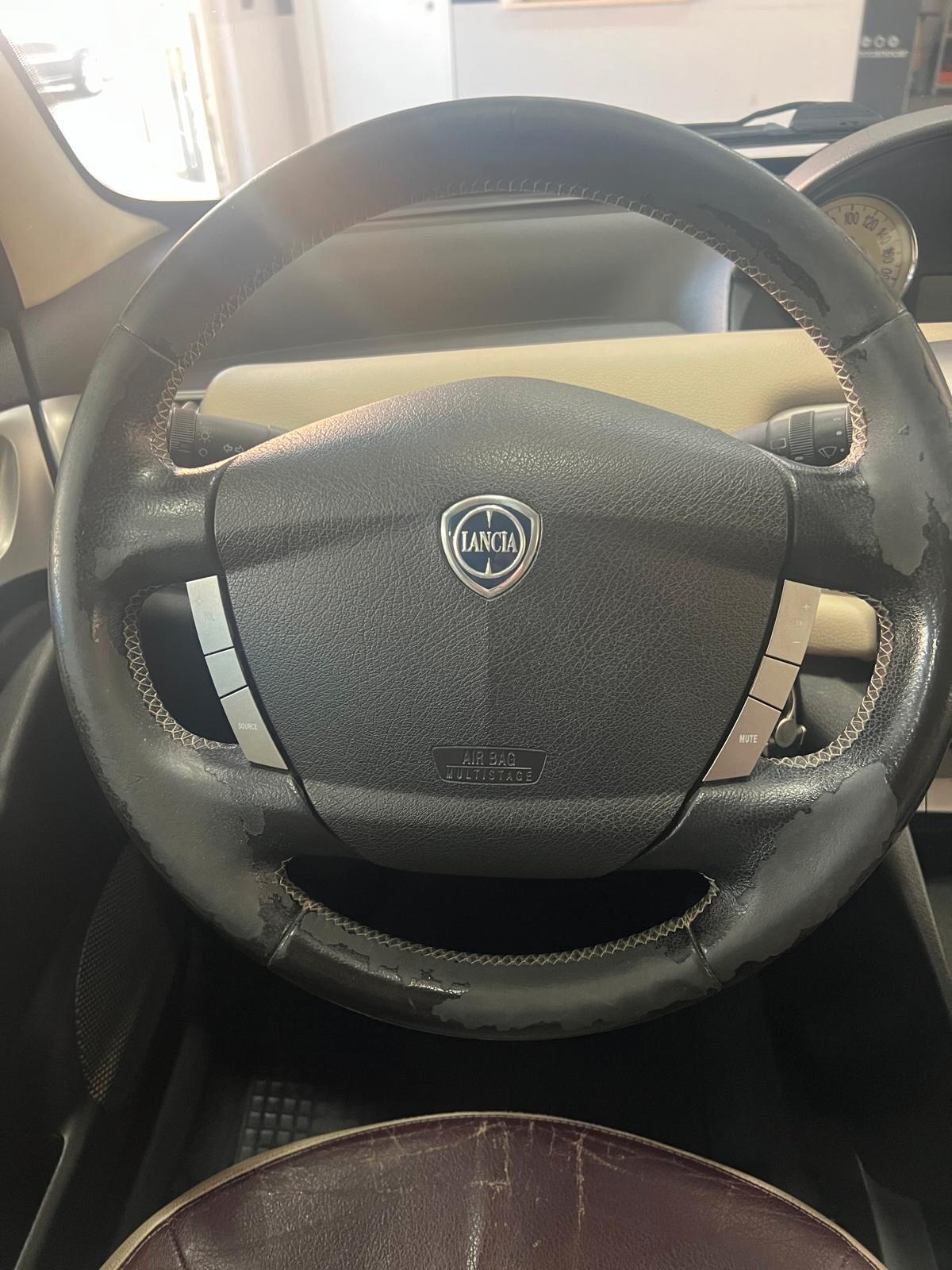 Lancia Ypsilon 1.3 MJT 75 CV Oro