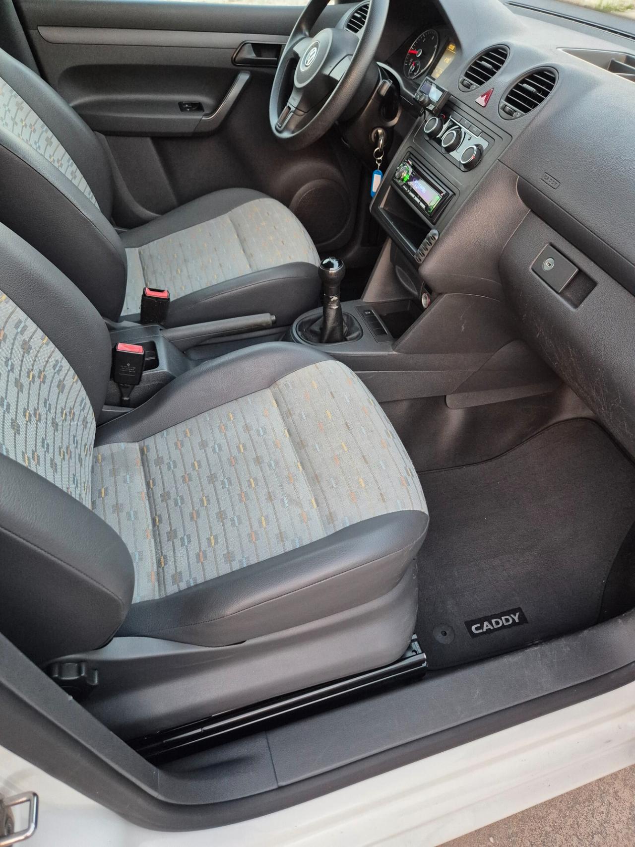 Volkswagen Caddy 1.6 TDI 102 CV neopatentati