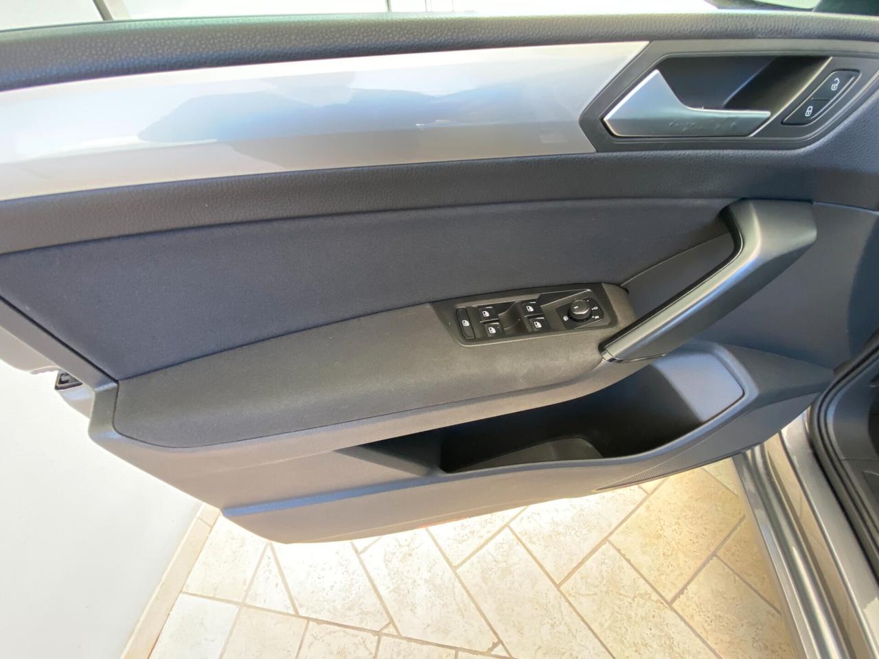 VOLKSWAGEN TOURAN 1.6 TDI COMFORTLINE 7 POSTI