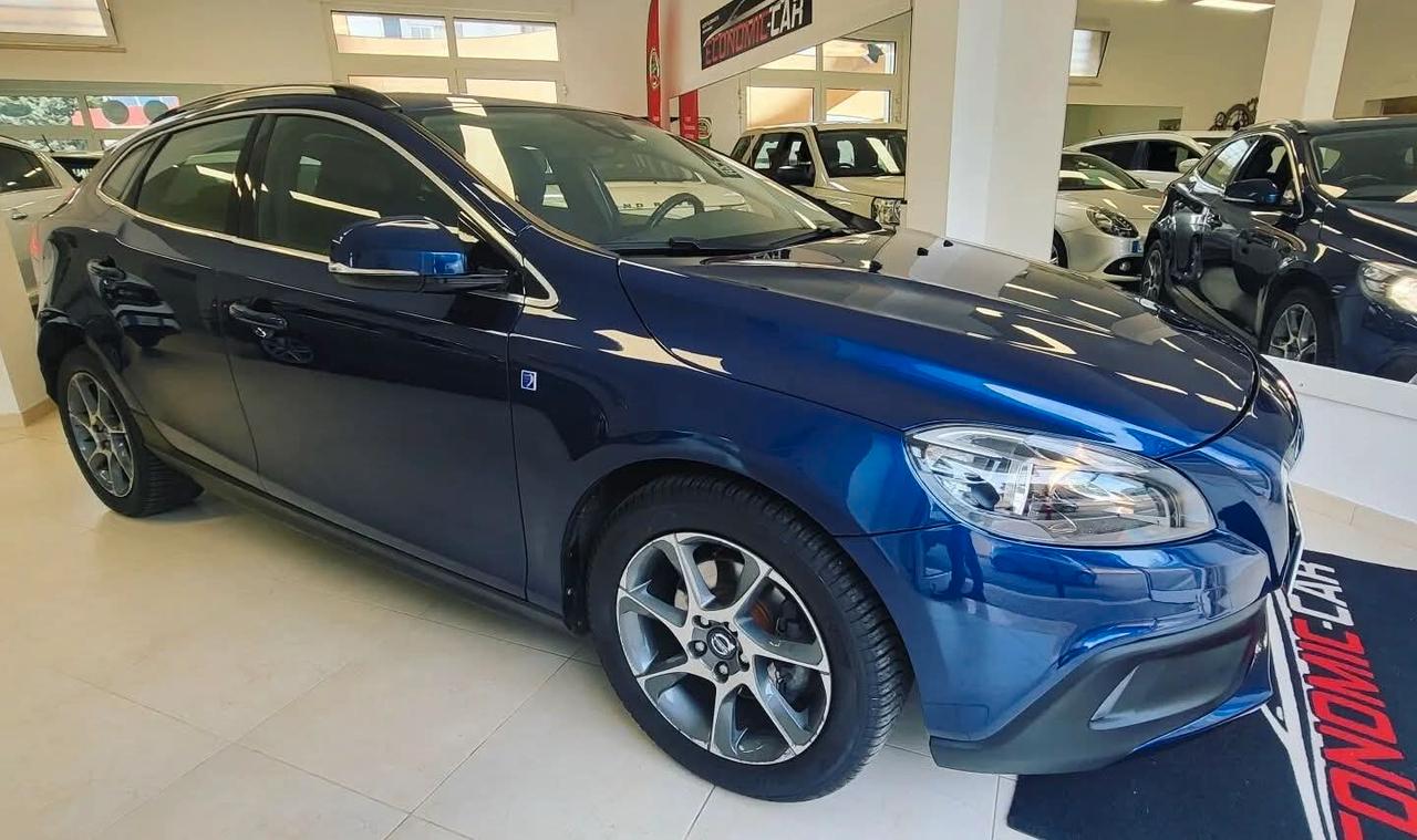 Volvo V40 Cross Country D3 Momentum AUTOMATICO