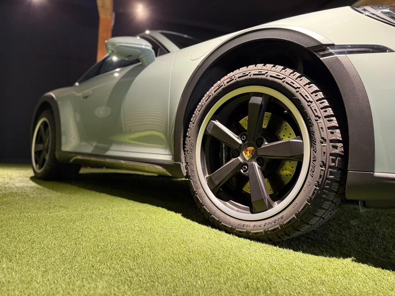 Porsche 911 Coupe 3.0 Dakar auto