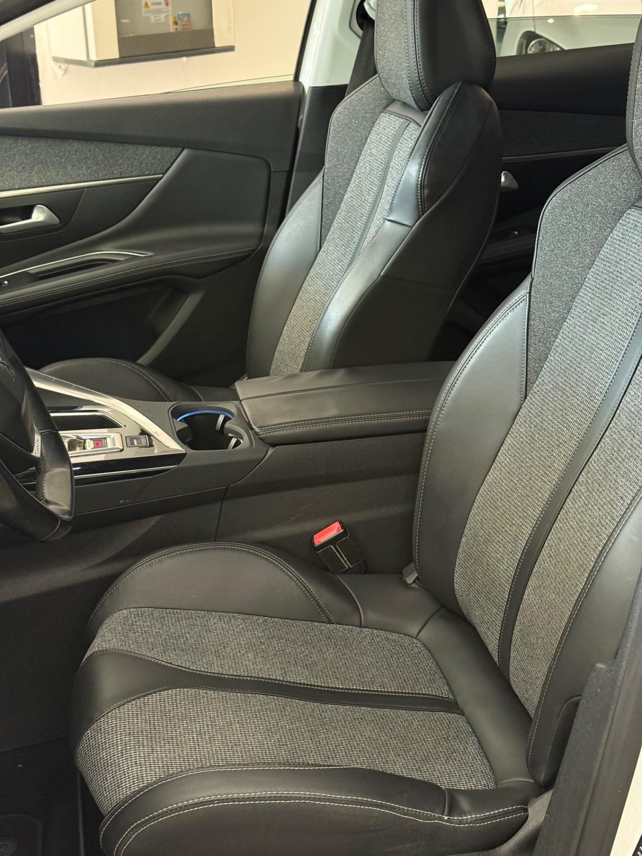 Peugeot 3008 BlueHDi 130 S&S EAT8 Allure