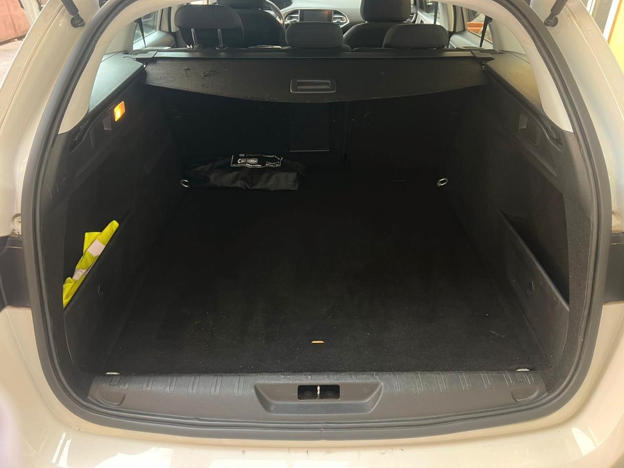 Peugeot 308 BlueHDi 120 S&S SW Business