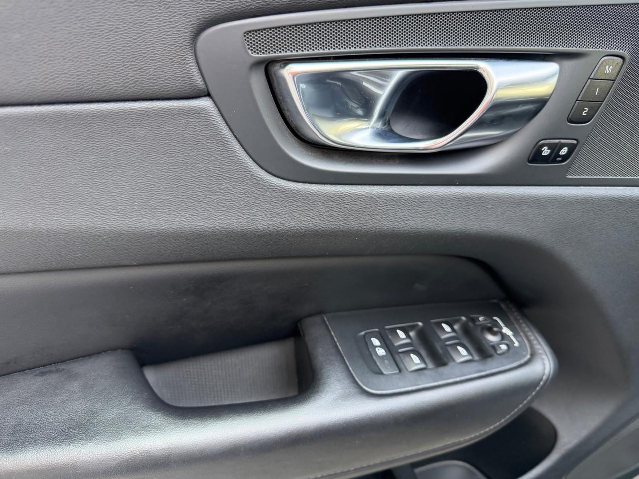Volvo XC 60 XC60 B4 (d) automatico Plus Dark