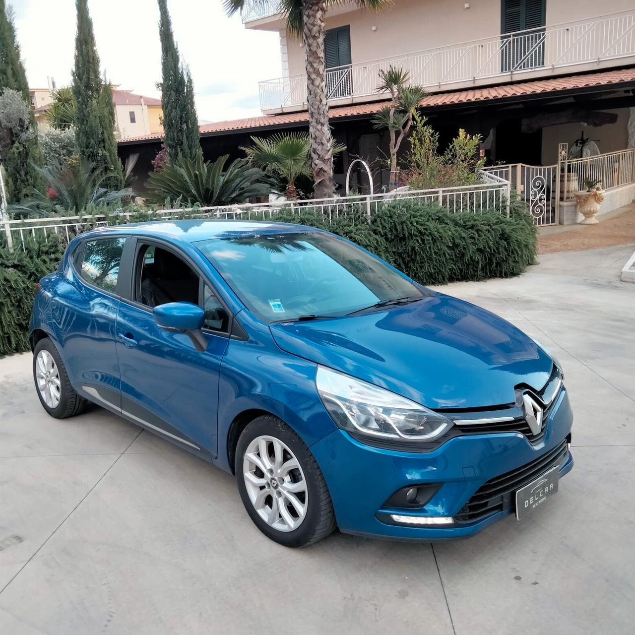 Renault Clio dCi 8V 90 CV EDC 5 porte Moschino Zen