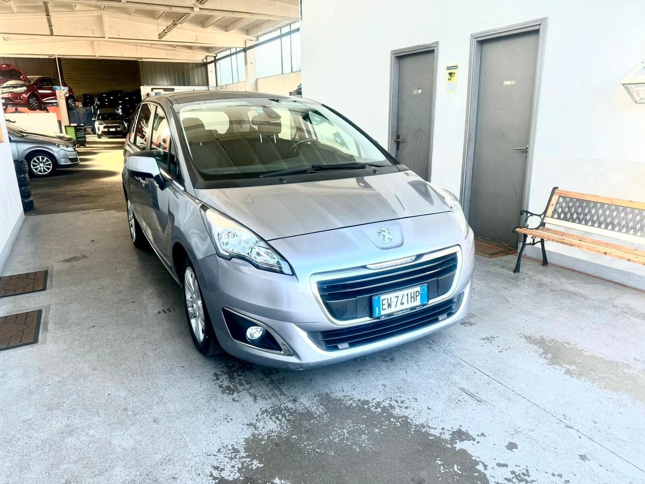 Peugeot 5008 1.6 HDi 115CV Allure 7 Posti