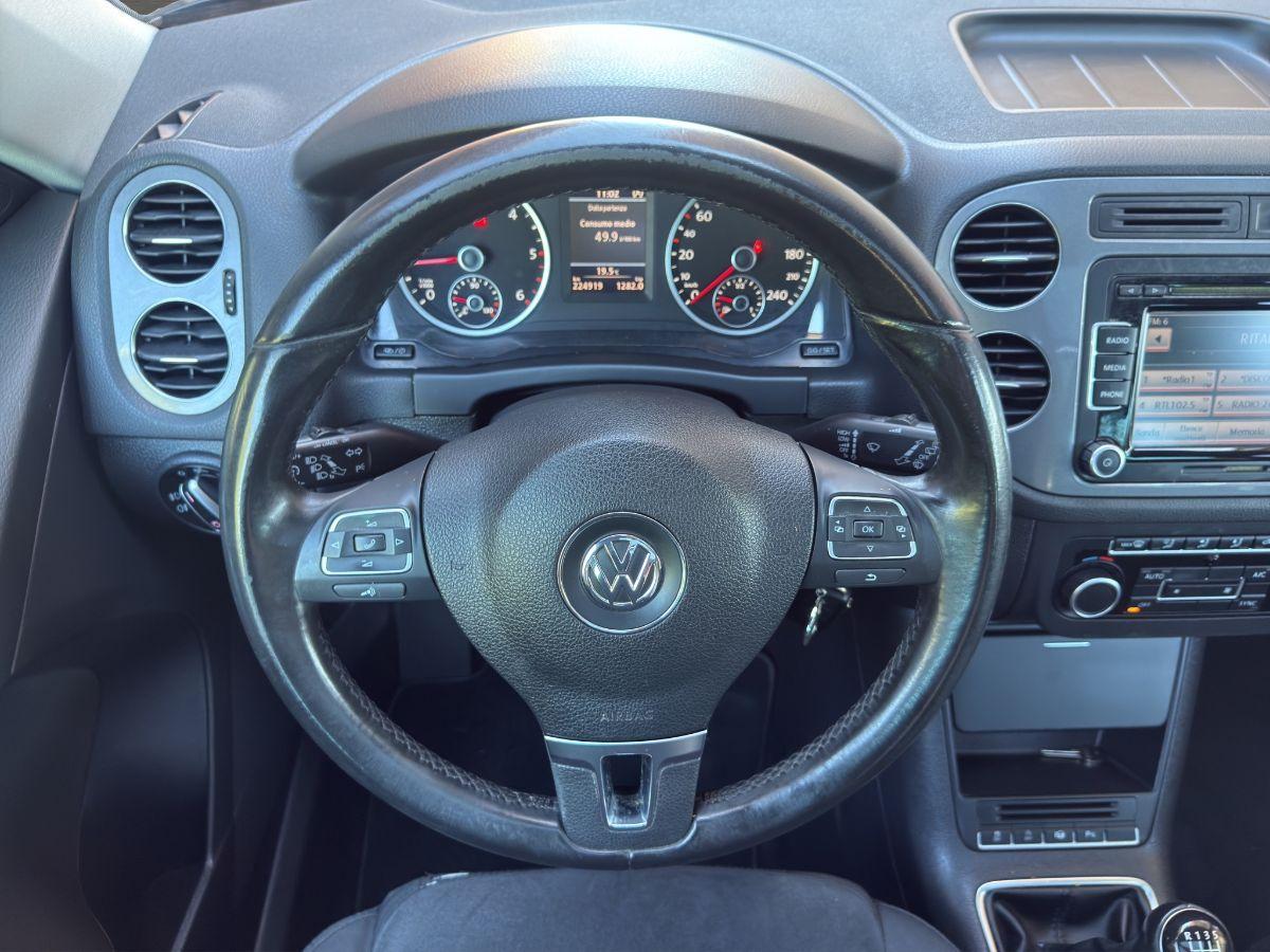 VOLKSWAGEN - Tiguan - 2.0 TDI 110 CV Sport BlueMotion Technology TETTO APRIBILE
