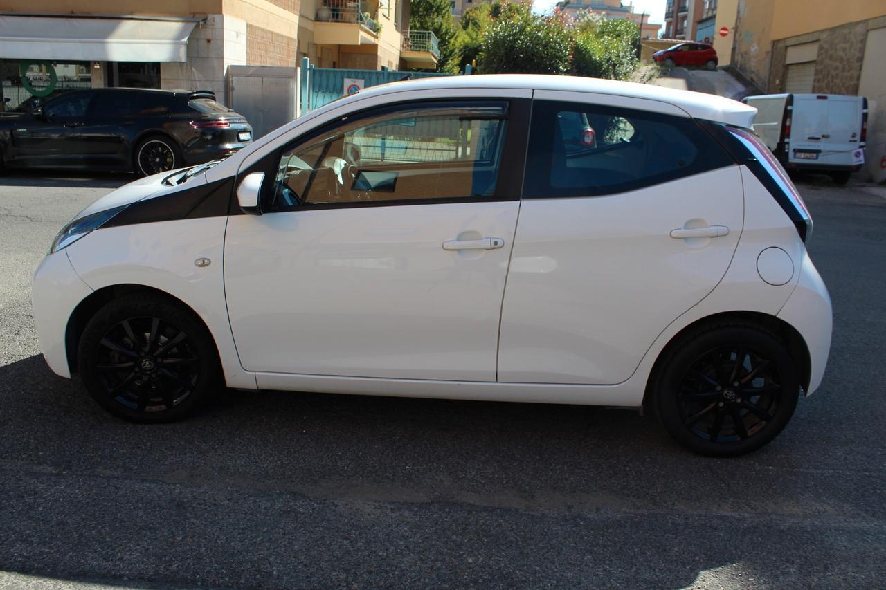 Toyota Aygo 1.0 VVT-i 69 CV 5 porte x-play Unico Proprietario Adatta a neopatentati