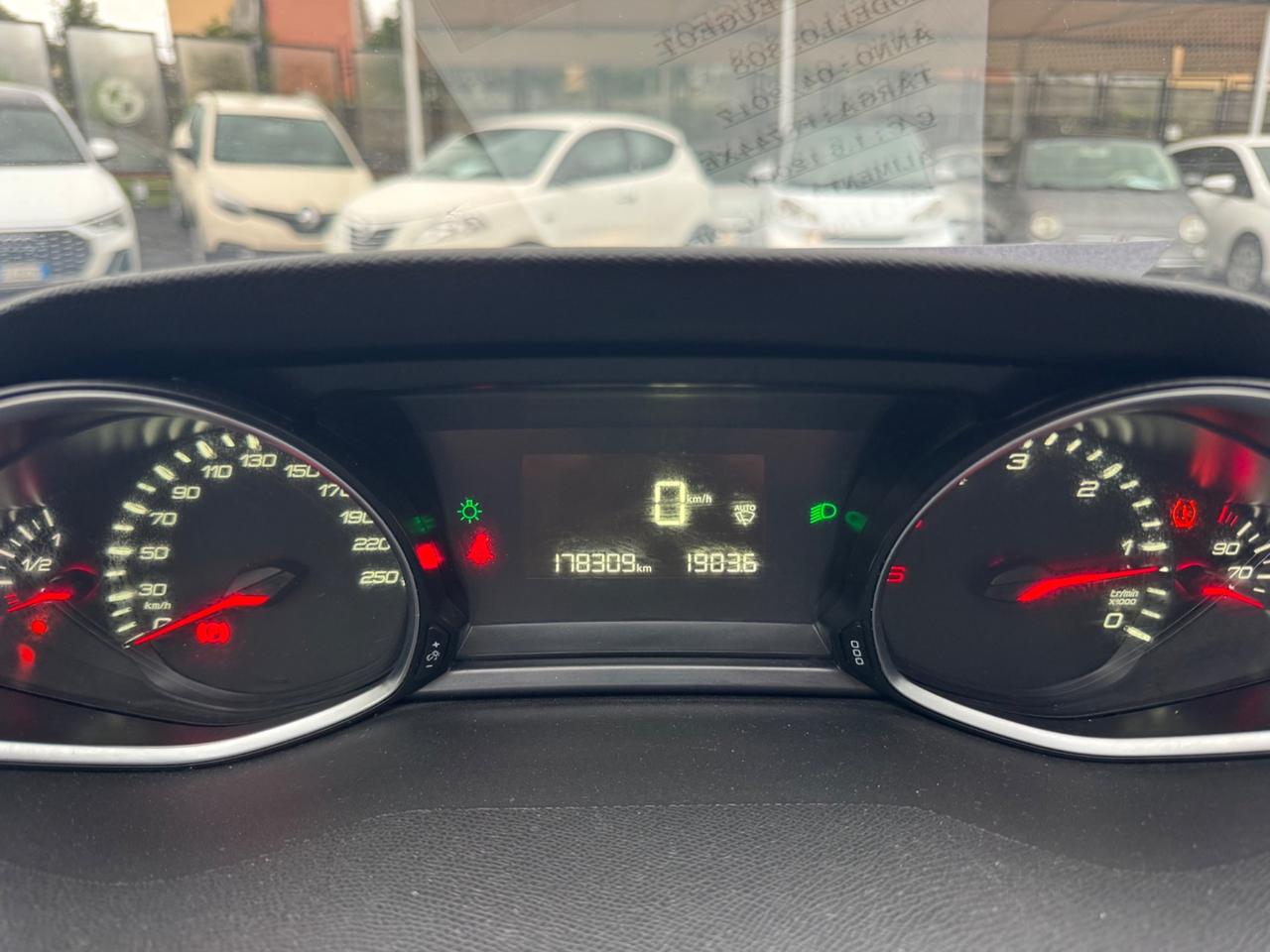 Peugeot 308 BlueHDi 120 S&S SW Allure