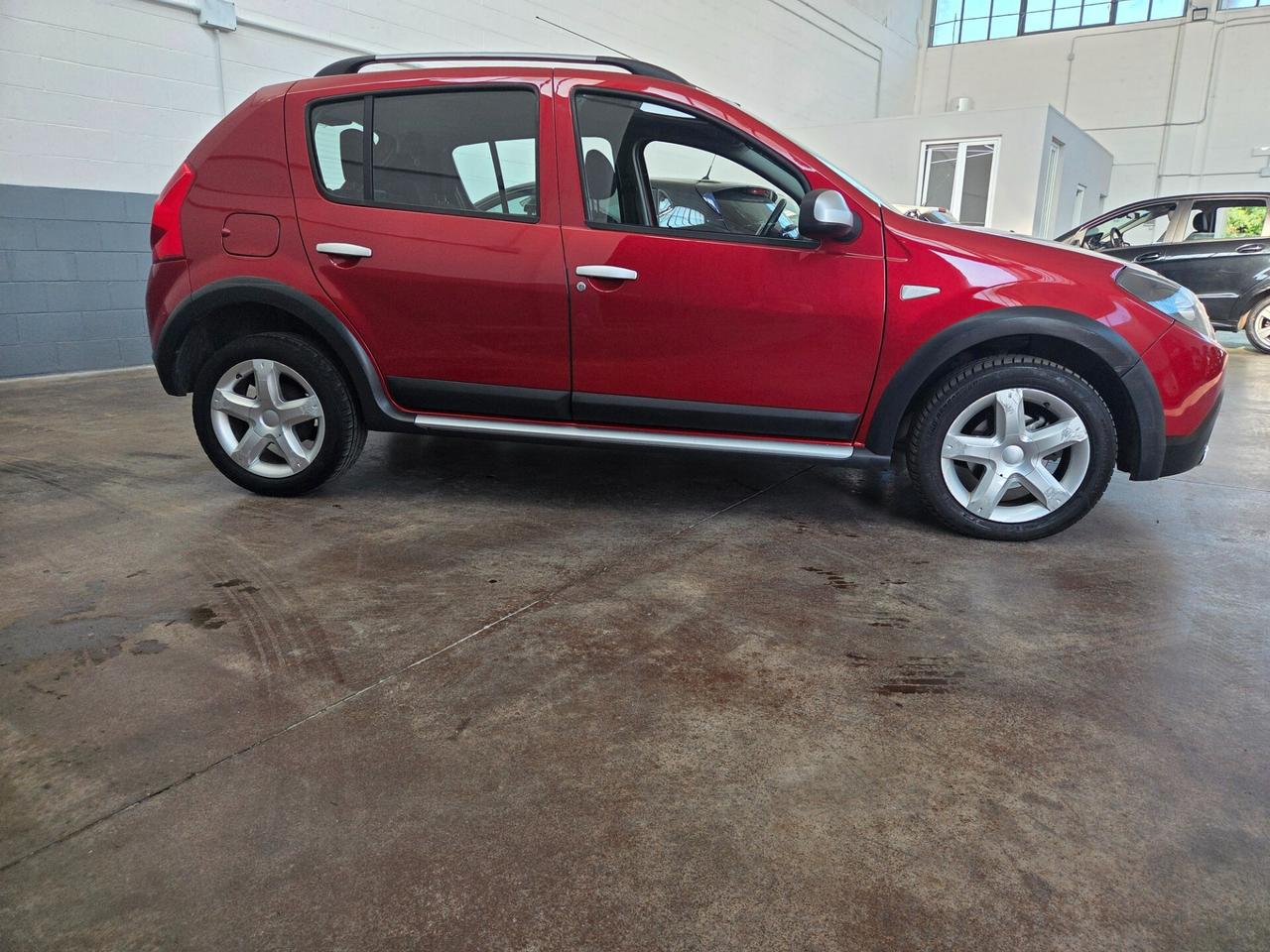 Dacia Sandero 1.6 8V Lauréate
