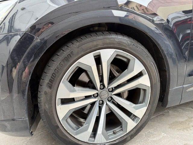 AUDI Q8 50 TDI 286 CV quattro tettuccio cerchi 22" D-TEMP