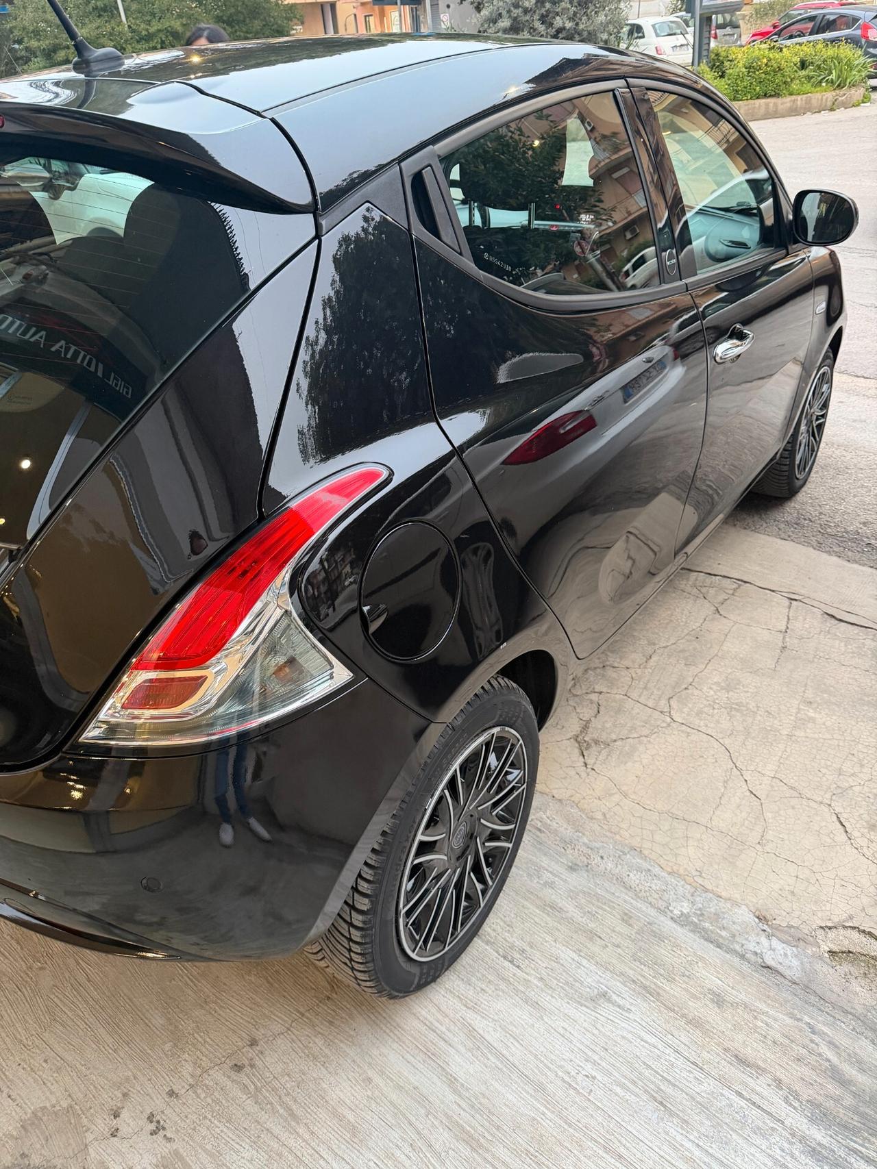 Lancia Ypsilon 1.0 FireFly 5 porte S&S Hybrid Ecochic Gold