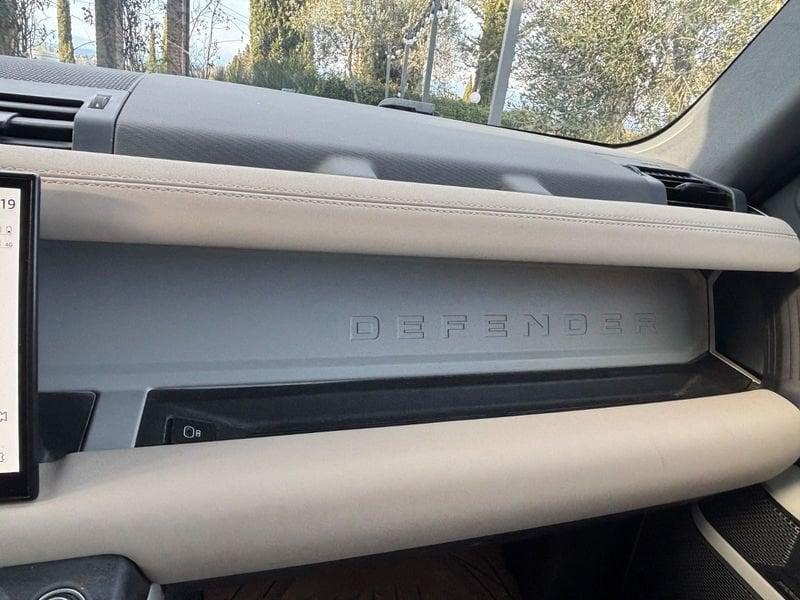 Land Rover Defender 3.0 D6 200 110 SE AWD auto.