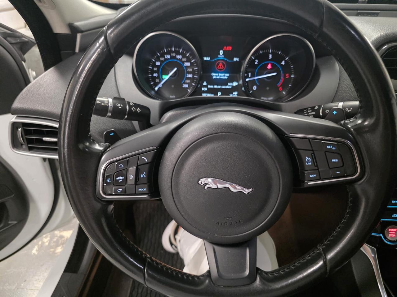 Jaguar XE 2.0 D Turbo 180CV Portfolio