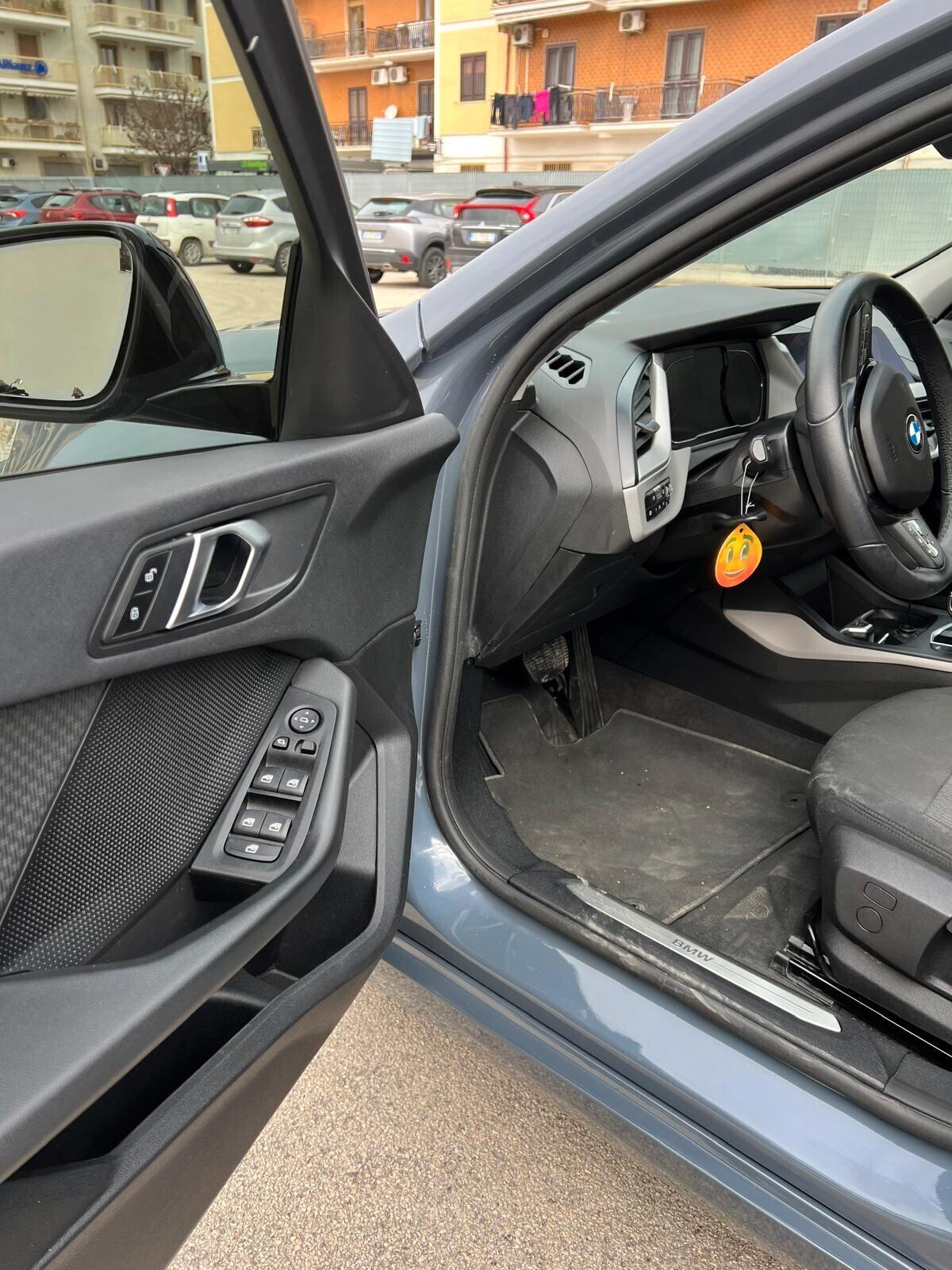 Bmw 116 116d 5p. Business Advantage