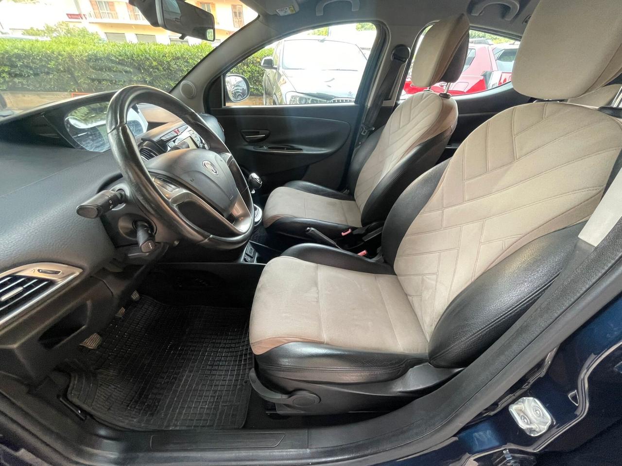 Lancia Ypsilon 1.2 69 CV 5 porte Platinum
