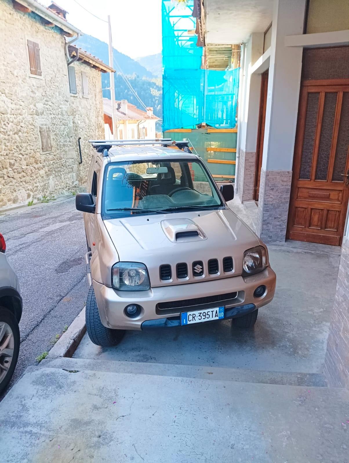 Suzuki Jimny 1.5 DDiS 4x4 gancio di traino
