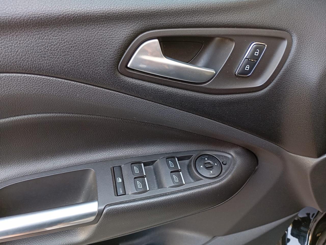 Ford Kuga - Buona neopatentati - 2015