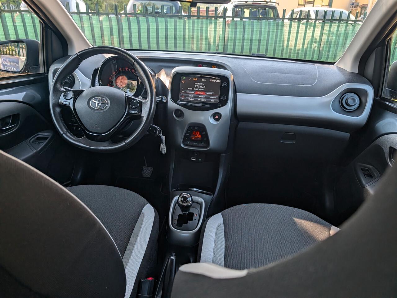 Toyota Aygo 1.0 VVT-i 69 CV 5 porte x-play MMT